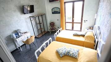 3 bedrooms, travel crib, WiFi, bed sheets