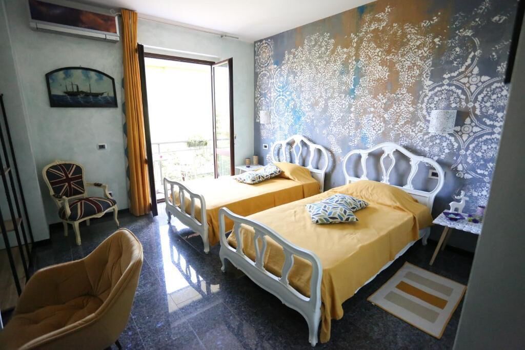 3 bedrooms, travel crib, WiFi, bed sheets