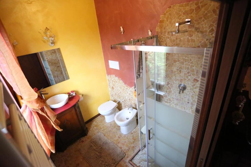 Shower, jetted tub, hair dryer, bidet