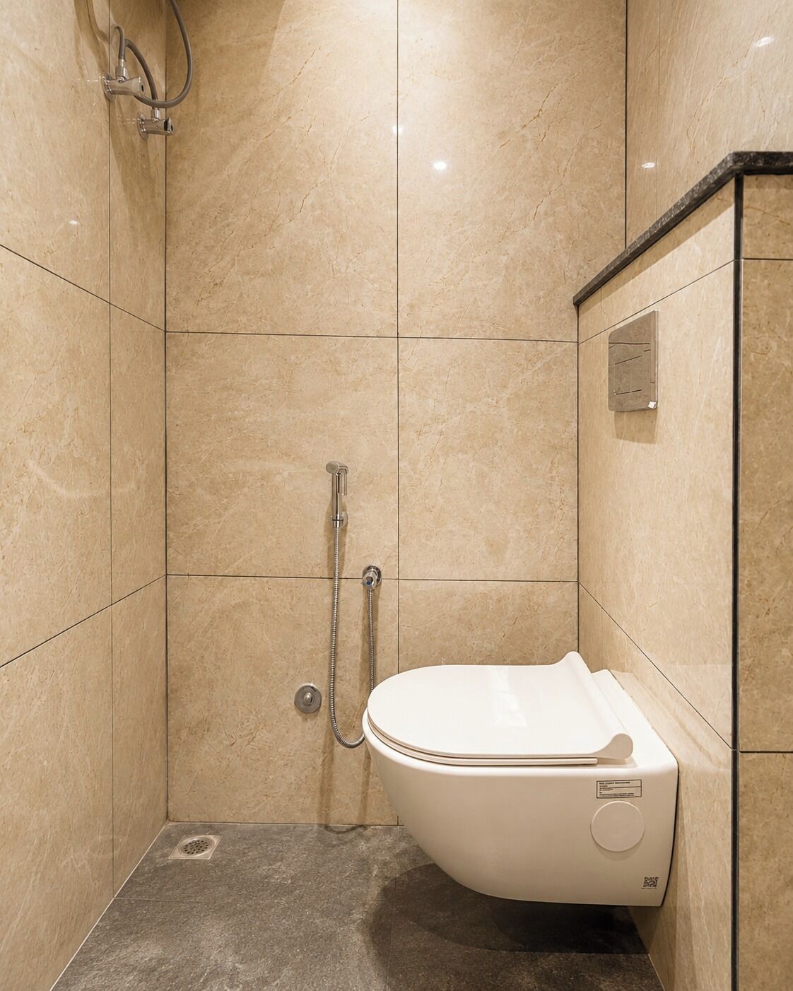 Habitación Deluxe con 2 camas individuales, balcón, vistas a la colina | Baño | Ducha, toallas, jabón y champú
