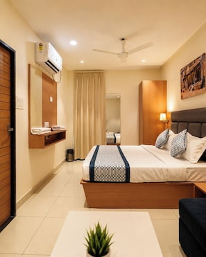 Family Suite, Balcony, Hill View | Free WiFi - Royal Regal-rooms & suits (Gwalior)