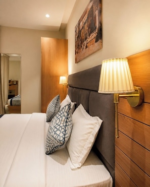 Deluxe Room, Balcony, Hill View | Free WiFi - Royal Regal-rooms & suits (Gwalior)