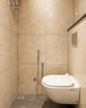 Deluxe Room, Balcony, Hill View | Bathroom | Shower, towels, soap, shampoo - Royal Regal-rooms & suits (Gwalior)
