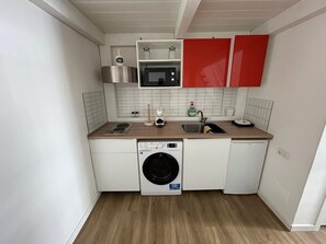 A compact kitchen with a microwave, sink, and dishwasher. - Bari Love Loft - Historic Center, Beach, Train Station, and Airport Just a Short Walk Away (Bari)