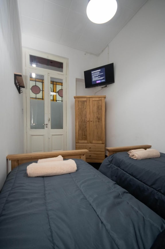 A Guesthouse With An Excellent Location, A Gym, And A Game Room - Buenos Aires