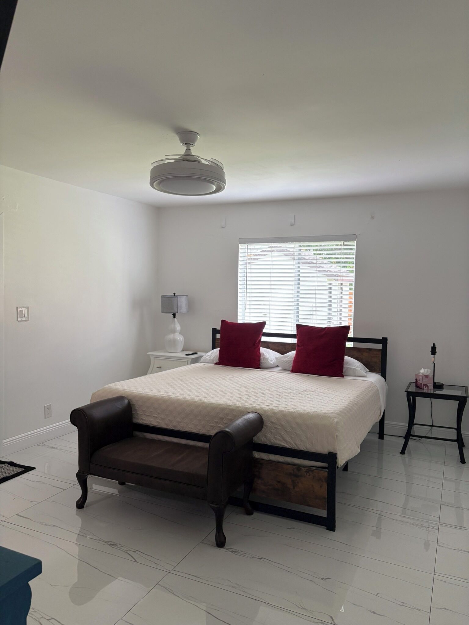 Iron/ironing board, WiFi, bed sheets