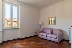 Living area - An elegant 75 sqm apartment, ideal for 4 people, located on the 6th and top floor of a building with an elevator (NOT accessible to people with disabilities).The Lodi metro station is just a 4-minute walk away, making it easy to get around the capital. (Rome)