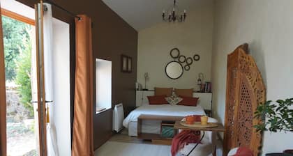 Countryside Retreat: Guest Room with Shared Garden