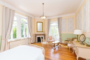 Bügeleisen/Bügelbrett, kostenloses WLAN, Bettwäsche
