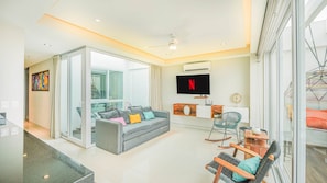 TV - Torre Ku · Rooftop Pool with Ocean Views (Puerto Vallarta)