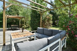 Outdoor dining - Sous le Saule - Maison pour 6 avec jardin (Le Tronchet)