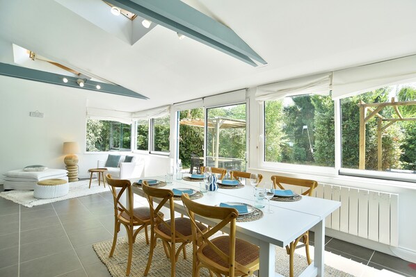Dining - Sous le Saule - Maison pour 6 avec jardin (Le Tronchet)