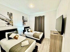Room - Brand New Disney Area Villa + Private Hot Tub (Davenport)