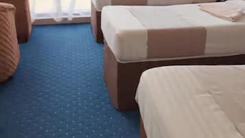 Habitación triple, vistas a la ciudad | Wifi gratis
