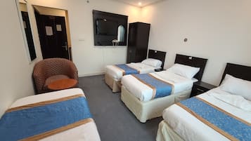 Habitación cuádruple familiar, vista a la ciudad | Wifi gratis