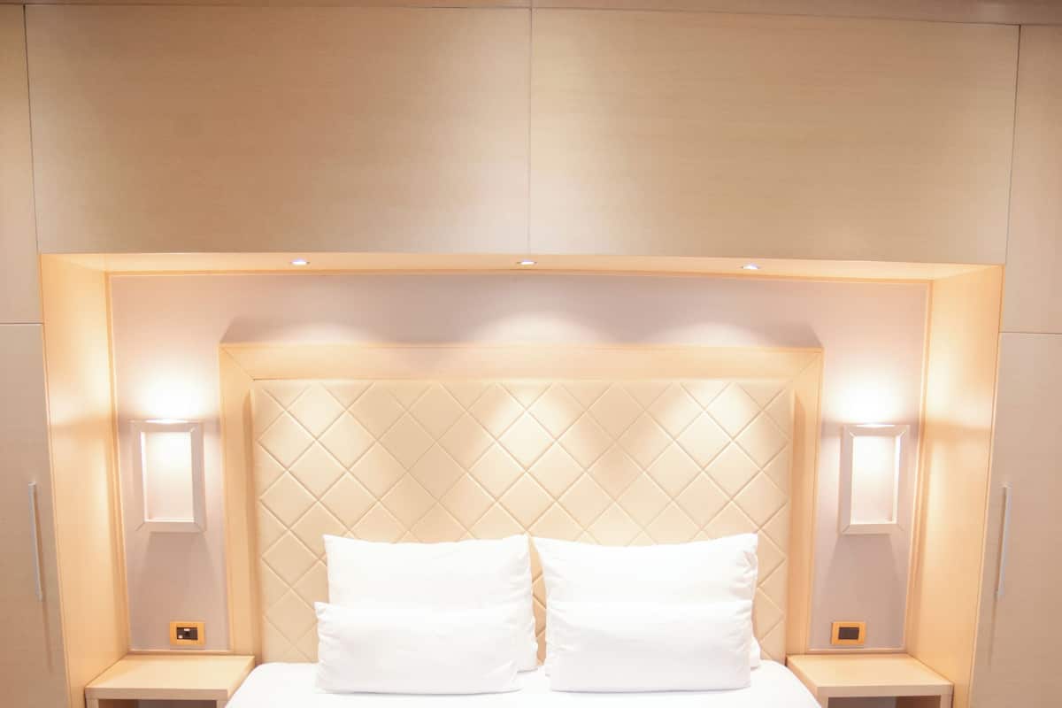 Suite superior, balcón, vistas a la ciudad | Caja fuerte, sistema de insonorización, wifi gratis