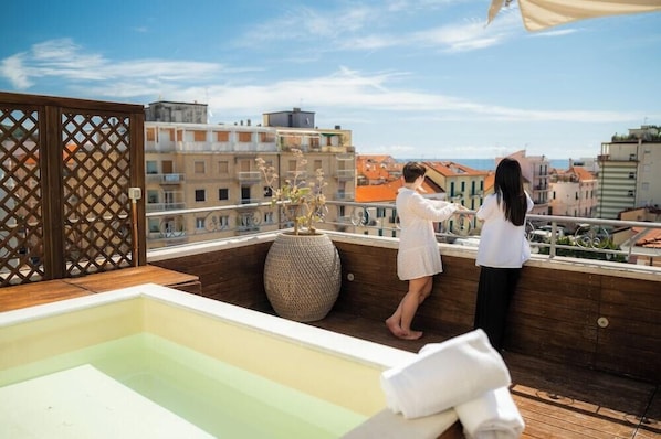 Outdoor spa tub - Residence San Marco (Alassio)