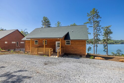 Whispering Pines Cottage on Keowee