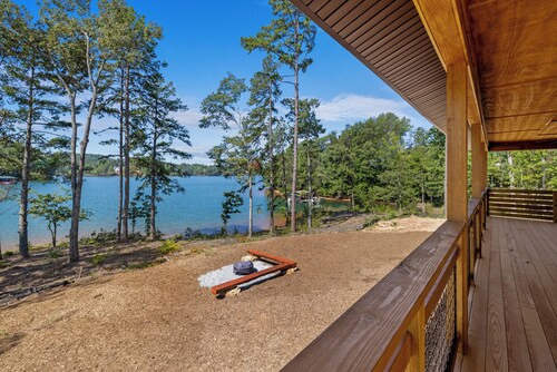 Whispering Pines Cottage on Keowee