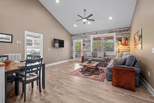Whispering Pines Cottage on Keowee