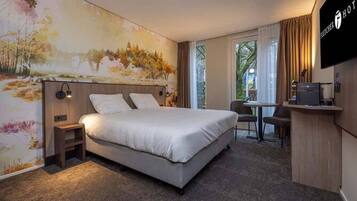 WiFi (free), bed sheets
