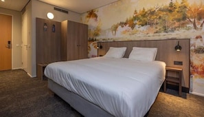 Room - Quaint Room in the Woods w/ Terrace Overlooking Forest – Romantic Spot (Putten)