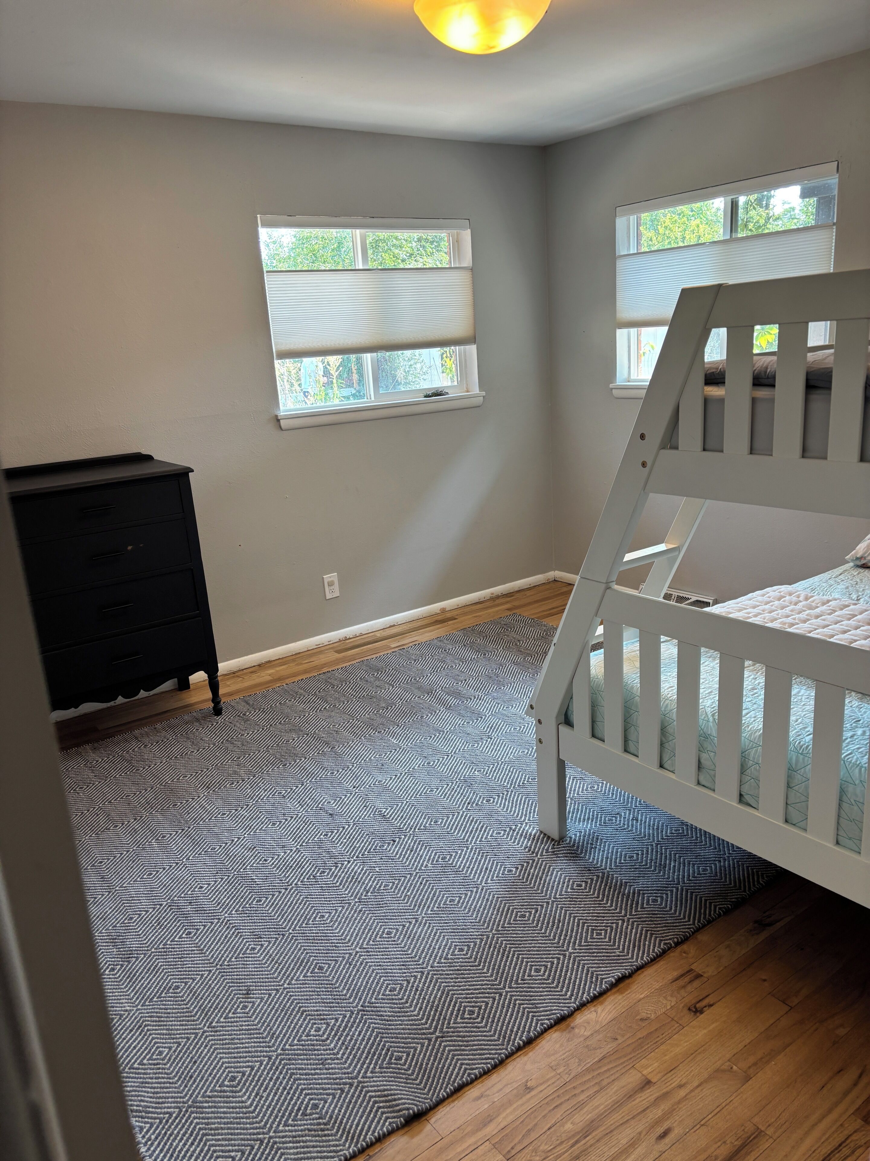 WiFi (free), bed sheets