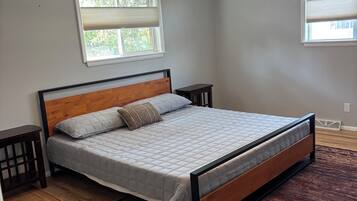 3 bedrooms, WiFi (free), bed sheets