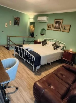 Room - Piccolo Marconi: Your Own Little Oasis of Relaxation in the Heart of Monferrato (Lu)