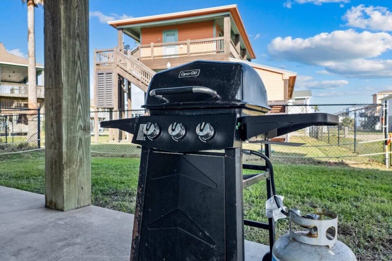 Gas grill for cookouts