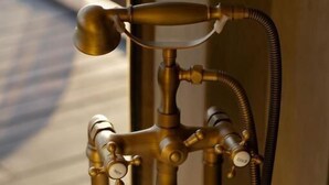 Zweibettzimmer, Balkon, Bergblick | Dusche mit Handbrause