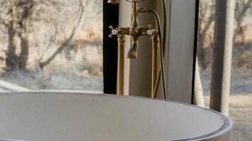 Twin Room, Balcony, Mountain View | Bathroom