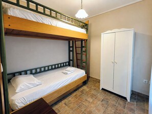Iron/ironing board, Internet, bed sheets - Marathon Coast Home - 2BR • Private Yard by ΜΡS (Marathonas)