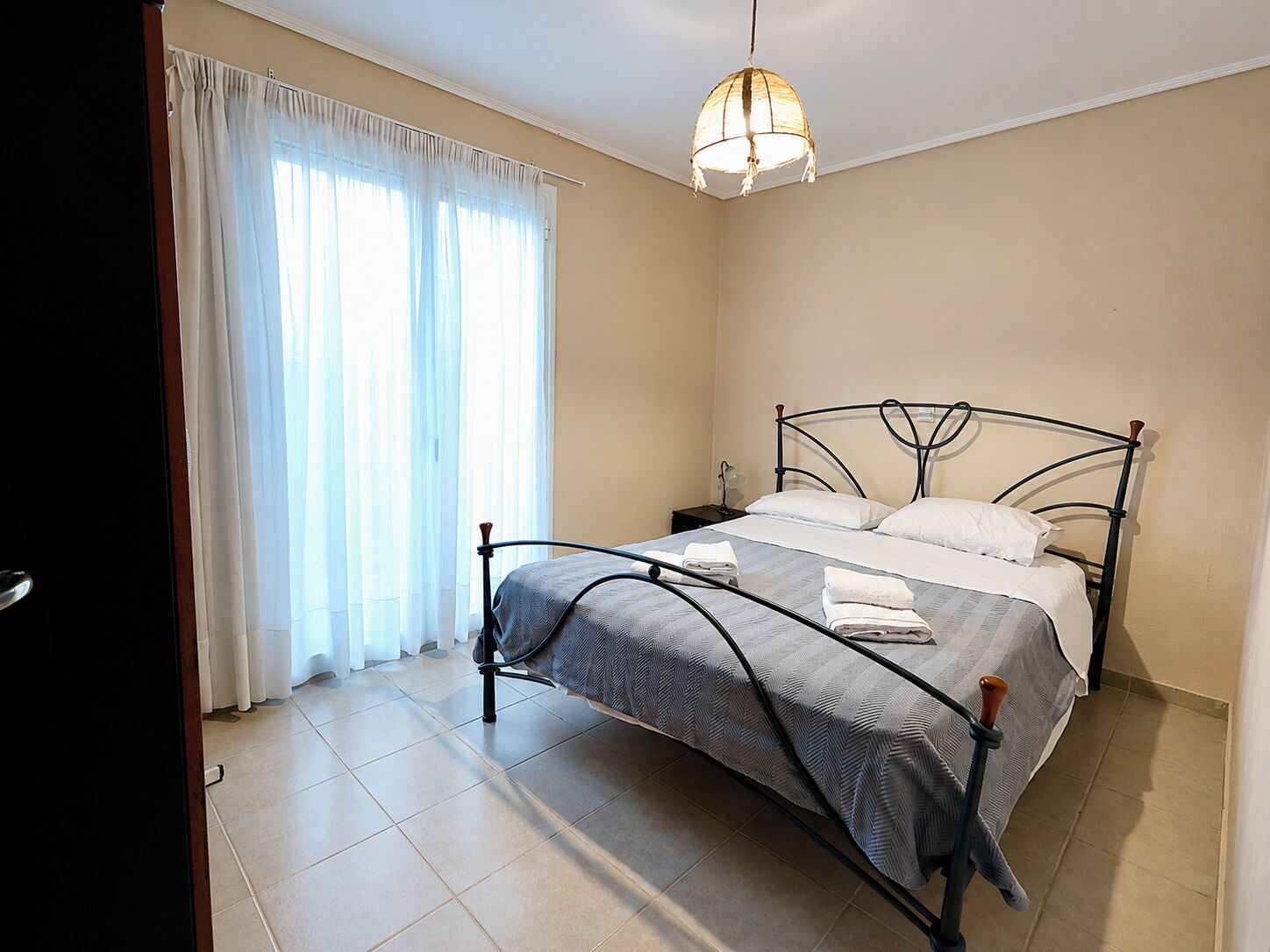 2 bedrooms, iron/ironing board, Internet, bed sheets