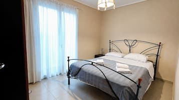 2 bedrooms, iron/ironing board, Internet, bed sheets