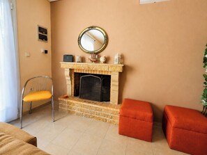 Interior - Marathon Coast Home - 2BR • Private Yard by ΜΡS (Marathonas)