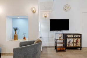 TV - Apartment 'Casa Itria, Vita' with Balcony and Wi-Fi (Martina Franca)