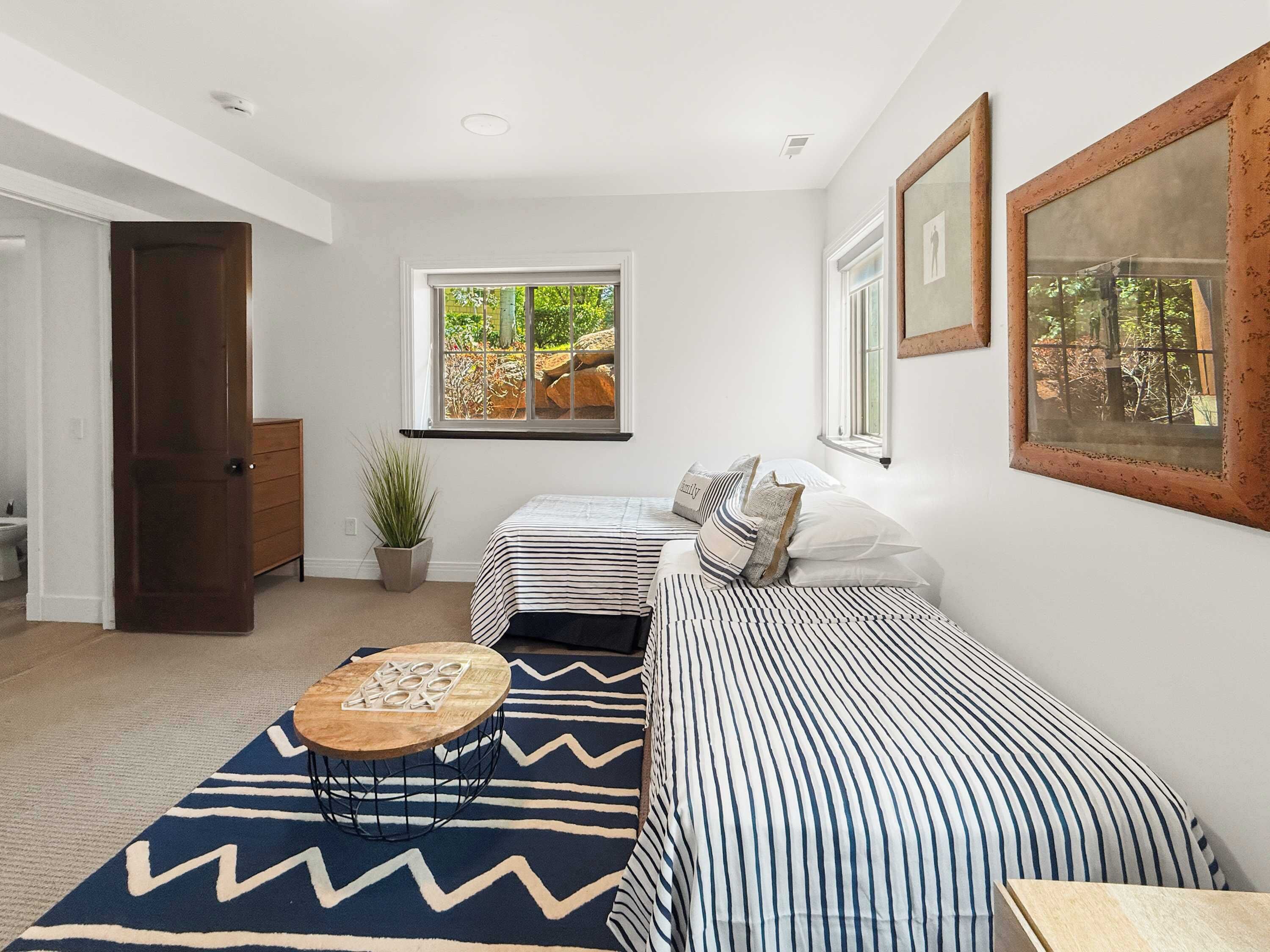 3 bedrooms, iron/ironing board, WiFi, bed sheets