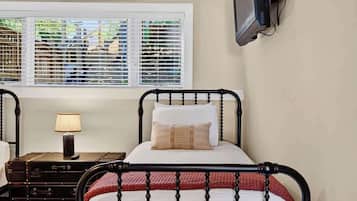 Desk, WiFi, bed sheets