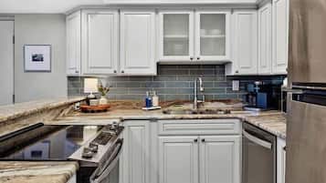 Coffee/tea maker, fridge, microwave, oven