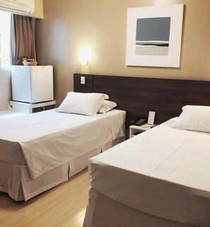 Standard Twin Room | Iron/ironing board (on request), WiFi (free) - Hotel Curi executive (Pelotas)
