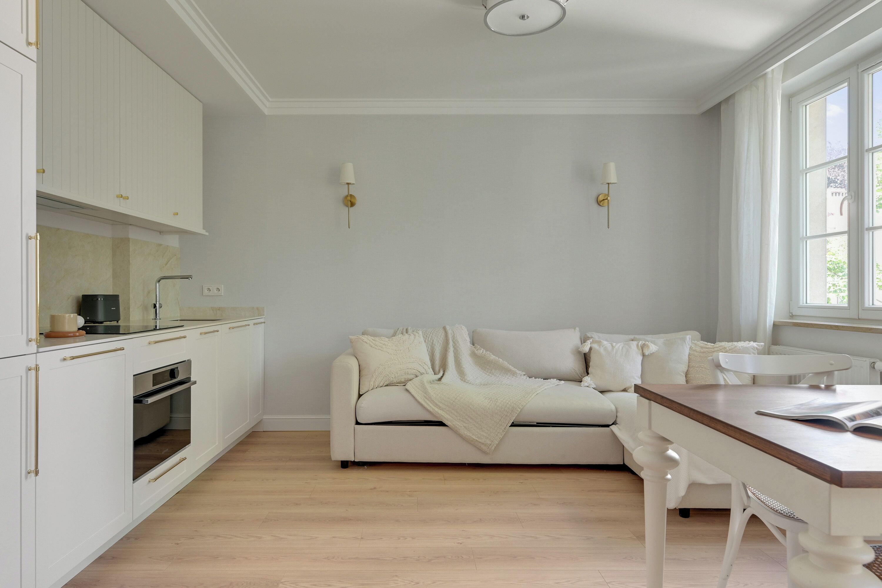 Apartamento família, sacada | Área de estar | TV de tela plana 40 polegadas com canais a cabo, Netflix, Hulu