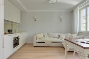 Family Apartment, Balcony | Living area | 40-inch flat-screen TV with cable channels, Netflix, Hulu - Valor -Rodzinny apartament z balkonem (Sopot)