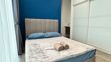 Ferros/tábuas de passar roupa, acesso à internet, roupa de cama