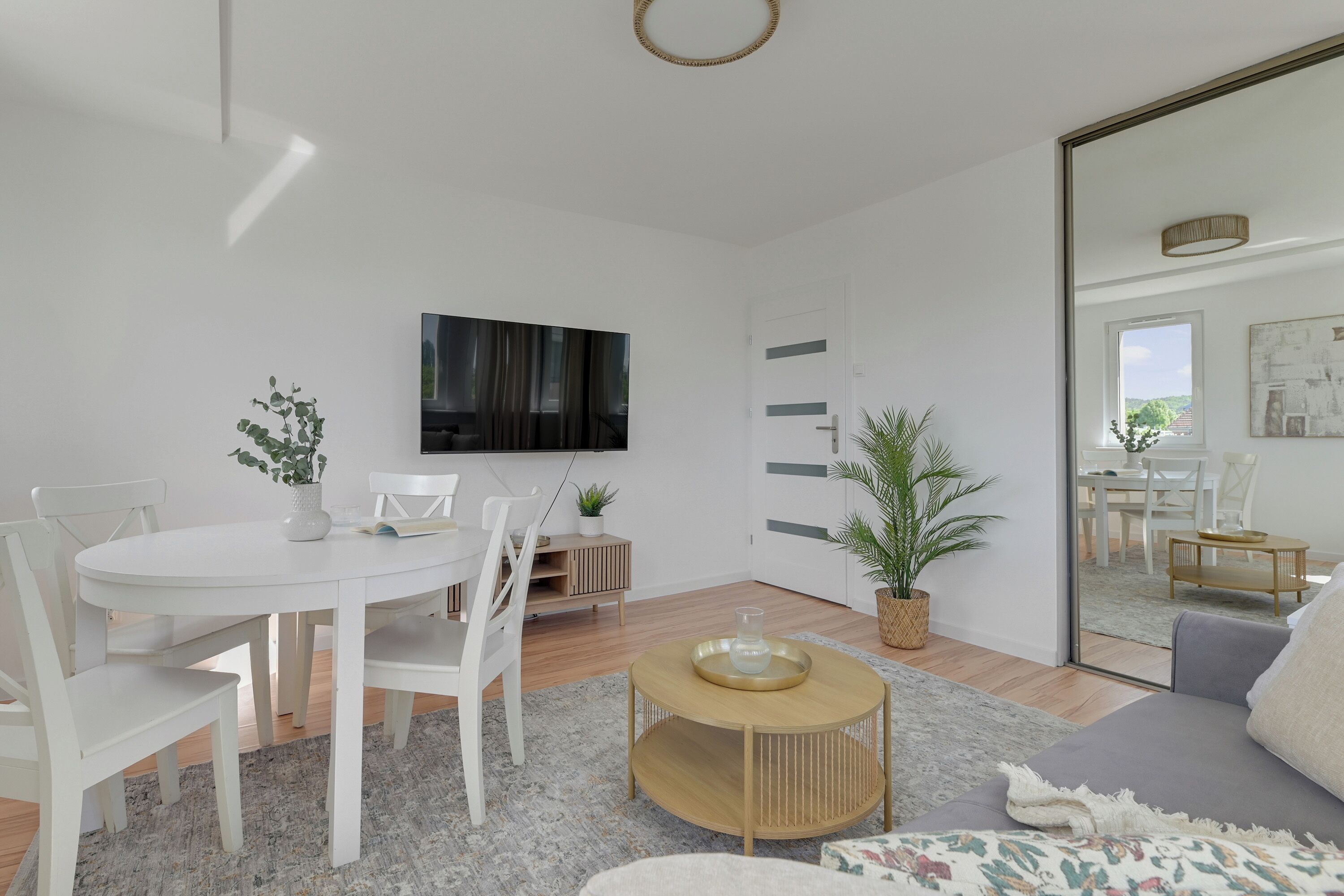 Apartamento econômico, para não fumantes, banheiro privativo | Área de estar | TV de tela plana 40 polegadas com canais a cabo, Netflix, Hulu