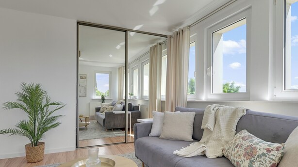 Economy Apartment, Non Smoking, Private Bathroom | Ruang tamu | 40 inci televisyen skrin rata dengan kabel, Netflix, Hulu