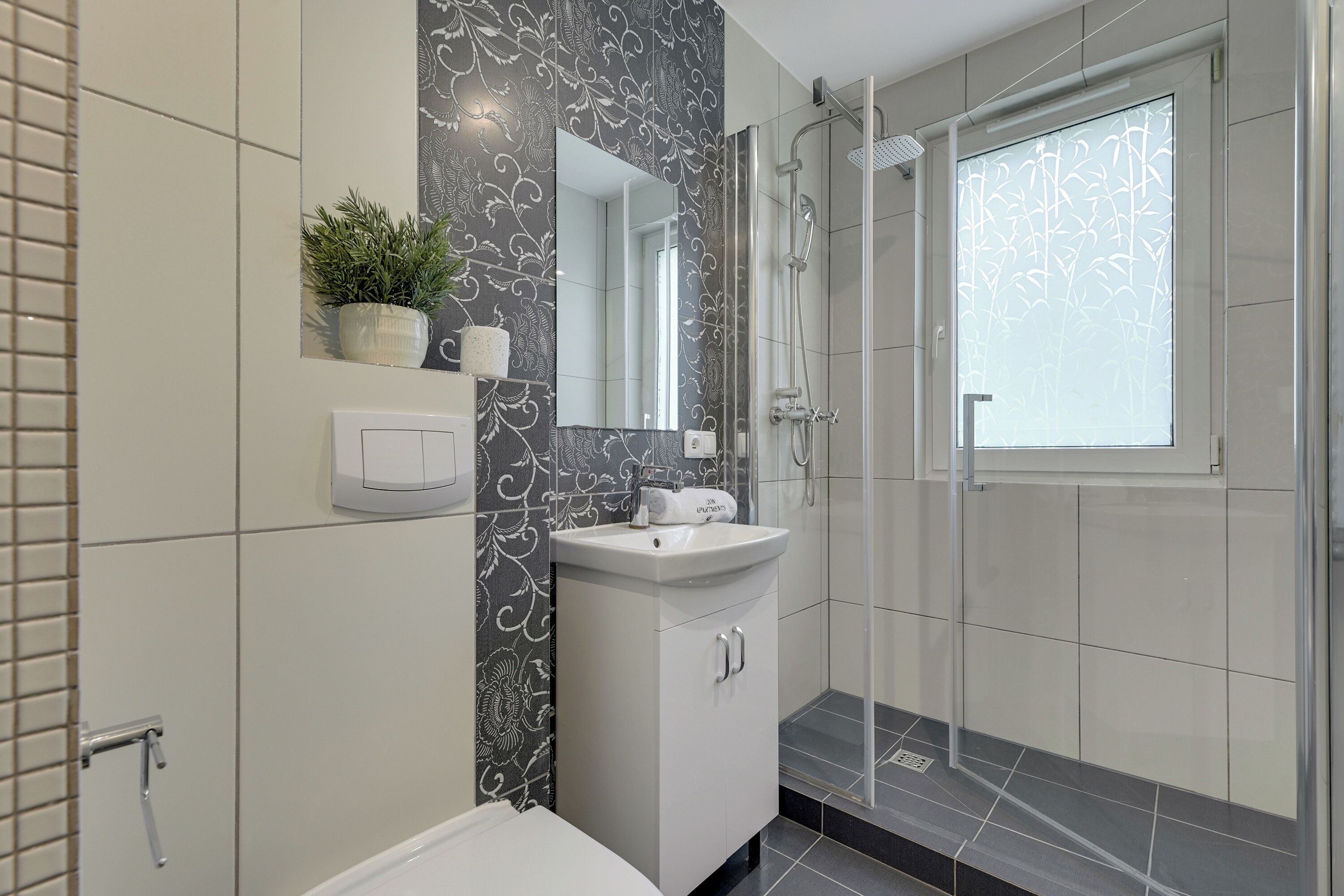 Economy Apartment, Non Smoking, Private Bathroom | Bathroom