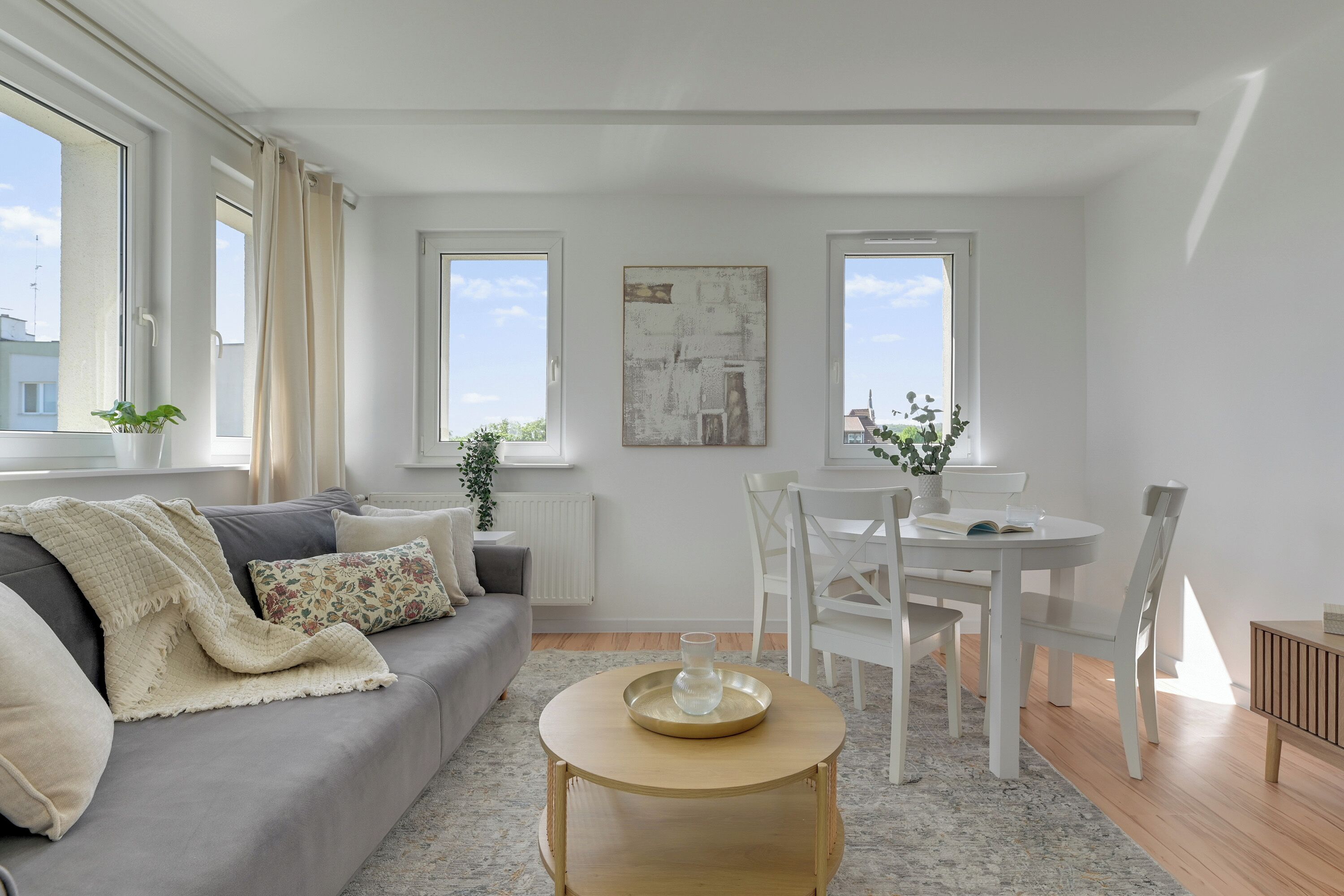 Economy Apartment, Non Smoking, Private Bathroom | Living area | 40-inch flat-screen TV with cable channels, Netflix, Hulu