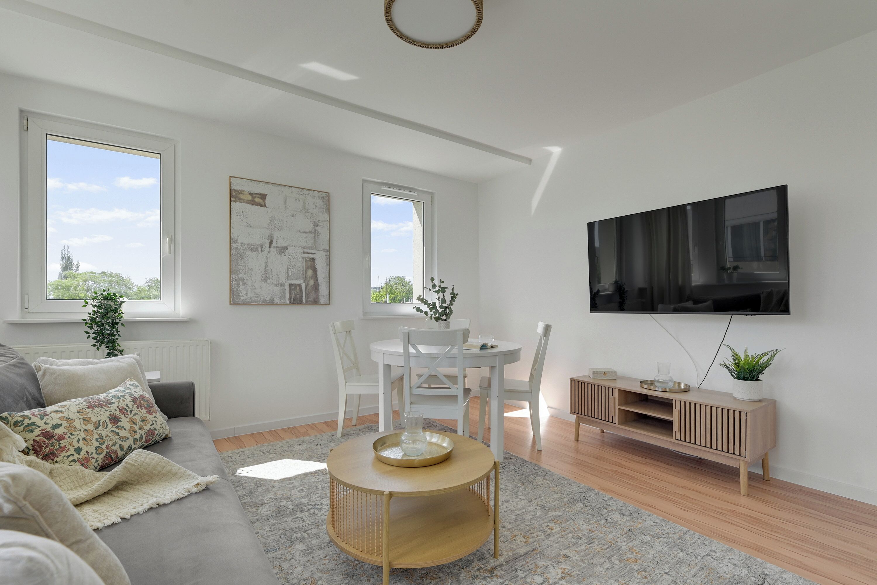 Apartamento econômico, para não fumantes, banheiro privativo | Área de estar | TV de tela plana 40 polegadas com canais a cabo, Netflix, Hulu