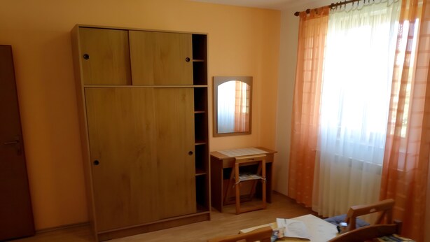 A bedroom with a bed, a wooden wardrobe, a desk, and a mirror. - Apartment '3 Pax  Near Pebble Beach' with Balcony, Wi-Fi and Air Conditioning (Rovinj)